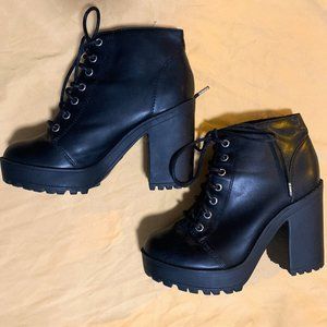 H&M "DIVIDED" CHUNKY PLATFORM BOOTS [LIGHTLY USED]